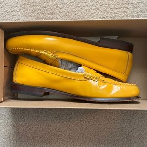 MOVING SALE. BASS YELLOW LOAFER.